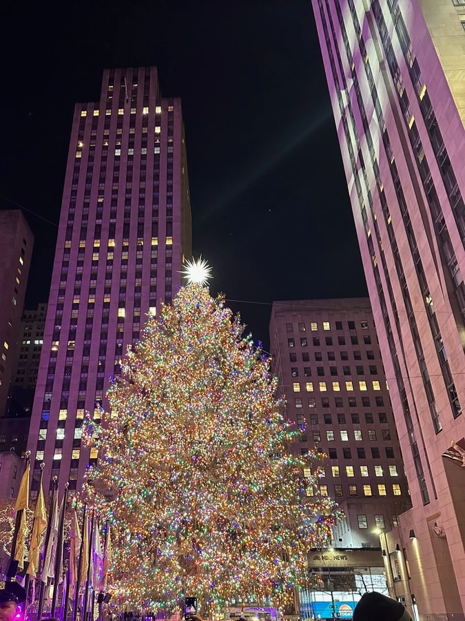 rockefeller-(1).webp Holiday decorations over the entrance to Radio City Music Hall